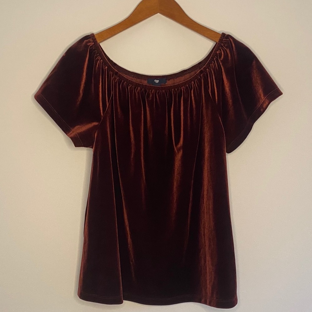 ✨3/$25 Gap Velvet Off the Shoulder Blouse